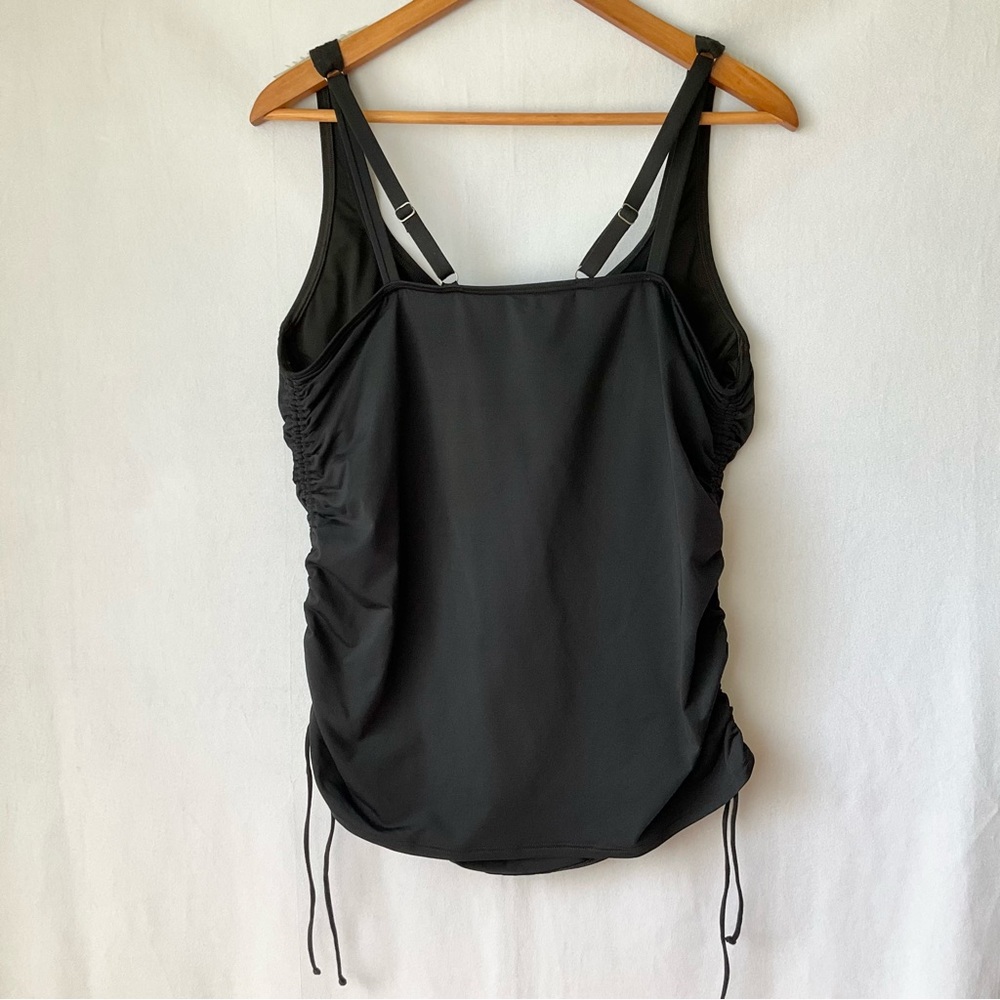 Lands' End Black Women's One Piece Swimsuit - Picture 2 of 6